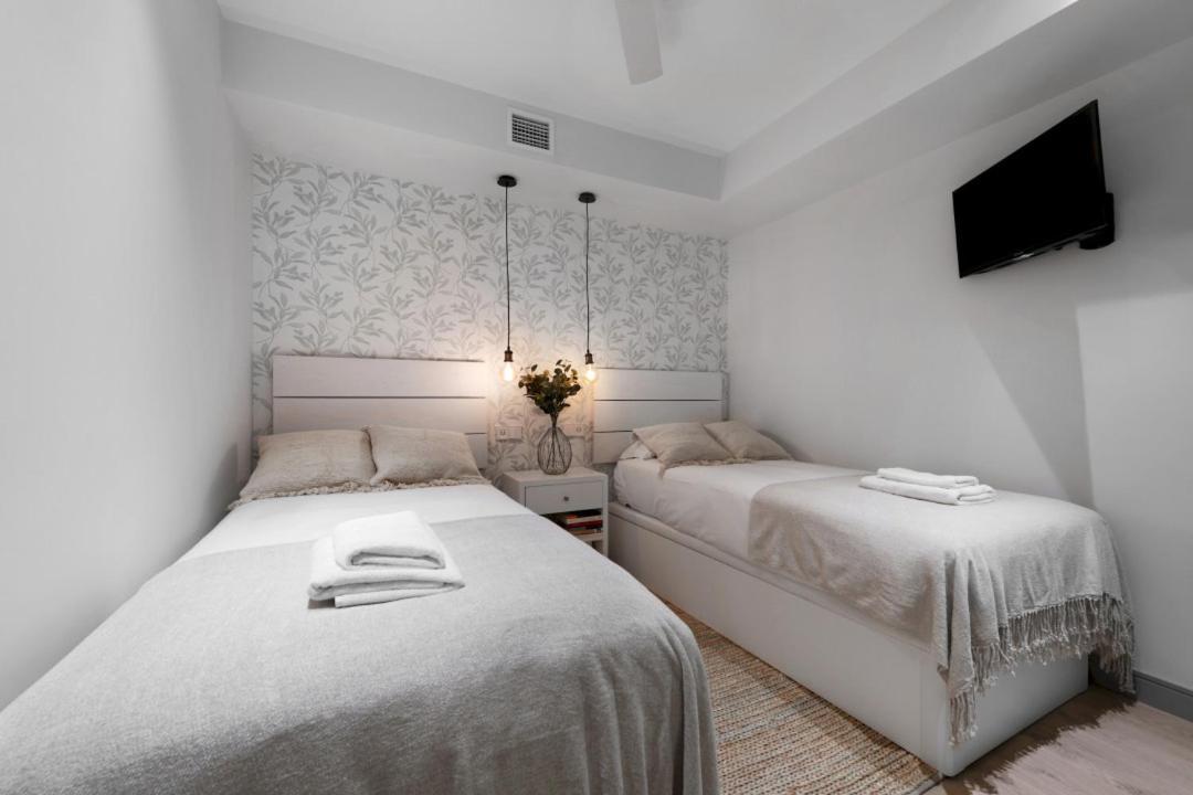 2 Bedrooms 1 Bathroom Furnished - Justicia - Executive Style - Mintystay Madrid Buitenkant foto