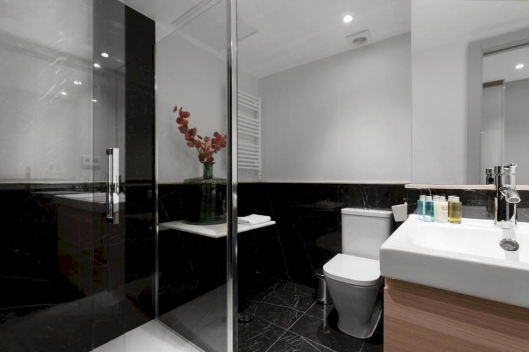 2 Bedrooms 1 Bathroom Furnished - Justicia - Executive Style - Mintystay Madrid Buitenkant foto